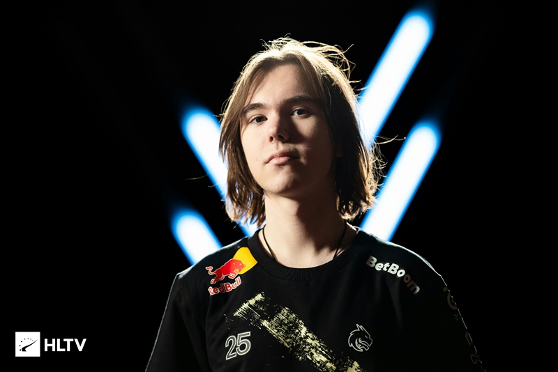 恭喜NV拿下首届英雄联盟手游艾欧尼亚杯总决赛冠军