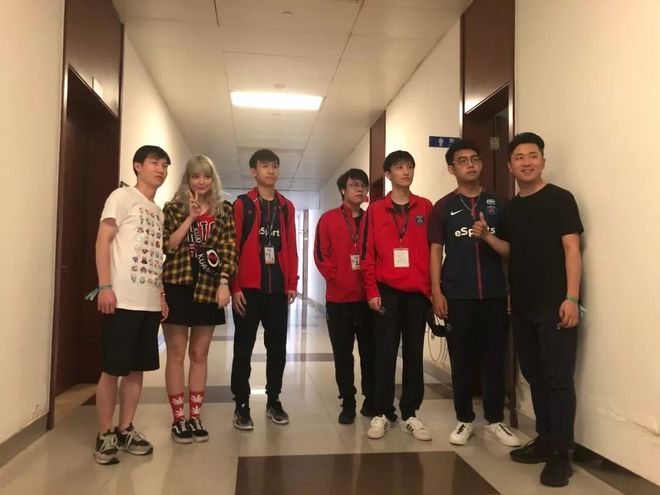 老虎吓到我了！老虎和兔子接连击败AD， Oh My God 时钟工 + 噩梦没有机会获胜， Weibo Gaming 赢得了第一场比赛